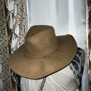Tan hat with small bow detail